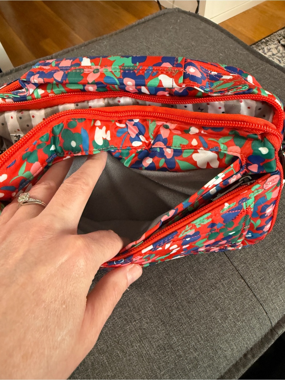 Lug Scoop 2 Crossbody Bag in Wild Flower Poppy Red - Picture 5 of 12